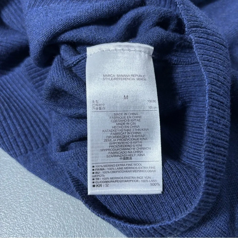 Banana Republic Extra Fine Merino Wool Sweater Medium Men's Blue Navy V Neck Vee